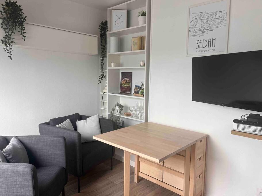 La Belle Etoile Apartment Sedan Bagian luar foto